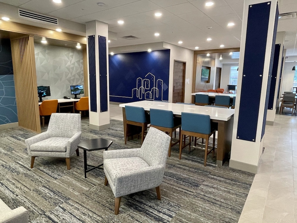 holiday inn express and suites ft smith airport