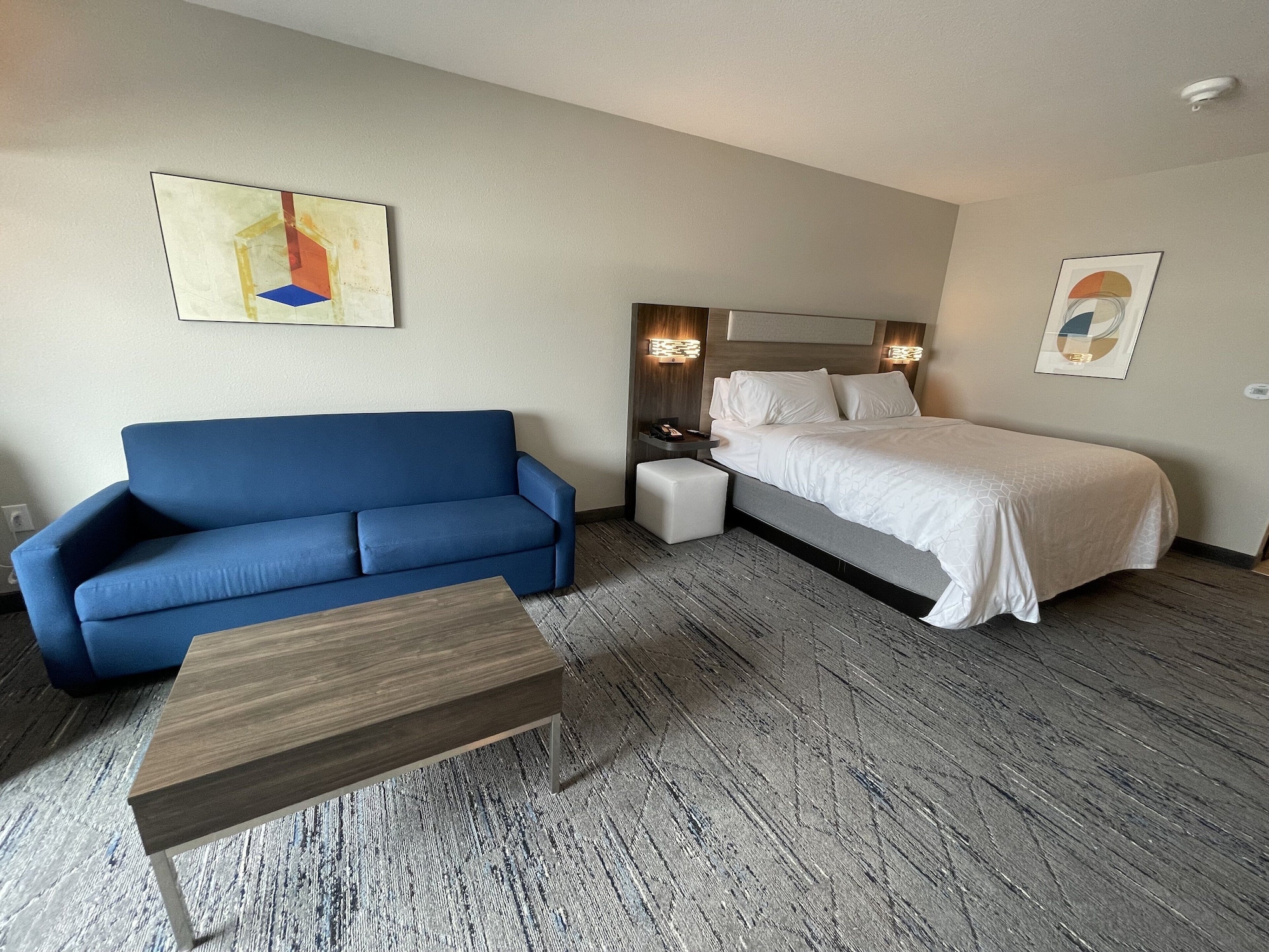 holiday inn express and suites ft smith airport