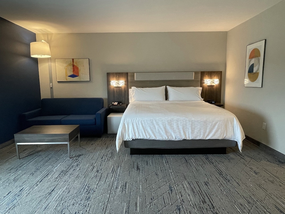 holiday inn express and suites ft smith airport