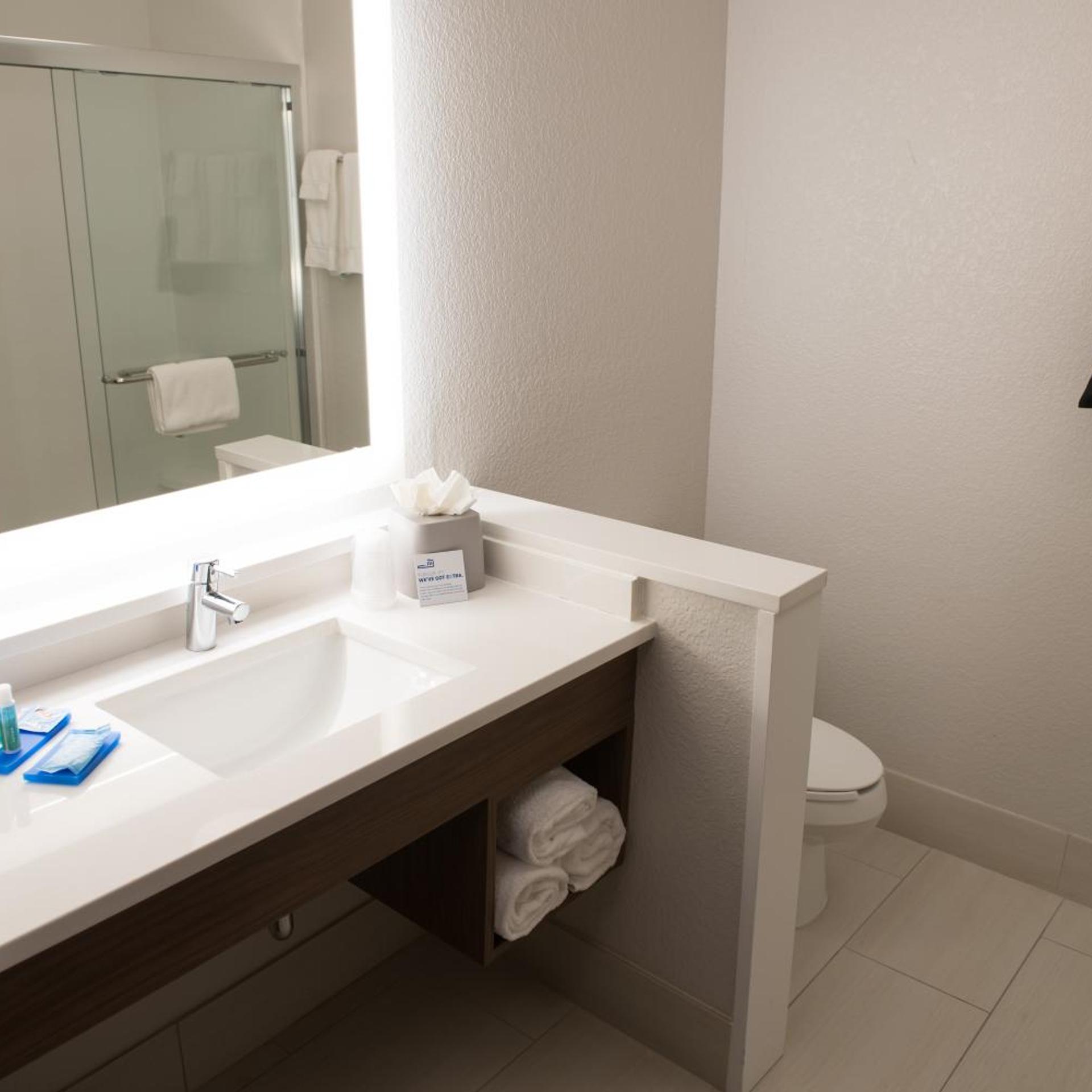 holiday inn express and suites dayton north vandalia