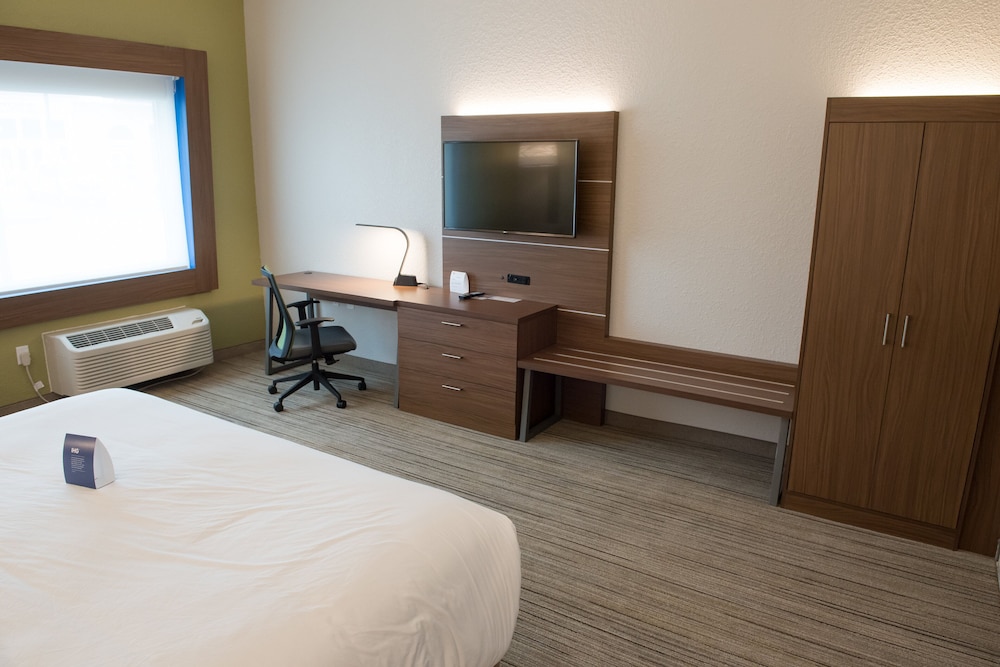 holiday inn express and suites dayton north vandalia