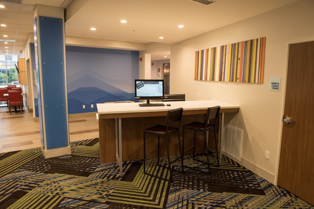 holiday inn express and suites dayton north vandalia