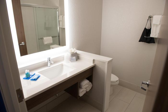 holiday inn express and suites dayton north vandalia