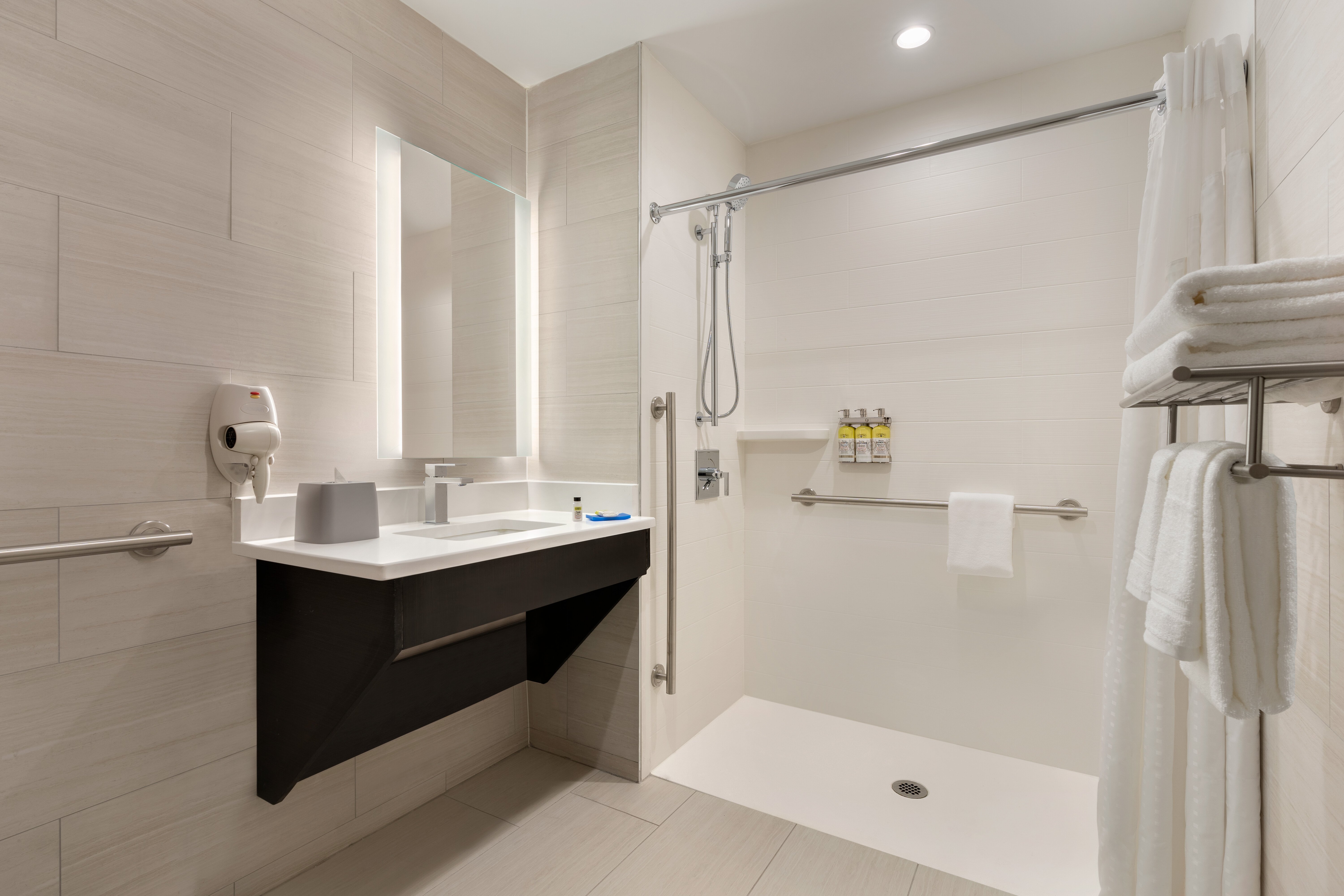 holiday inn express jamaica jfk airtrain nyc
