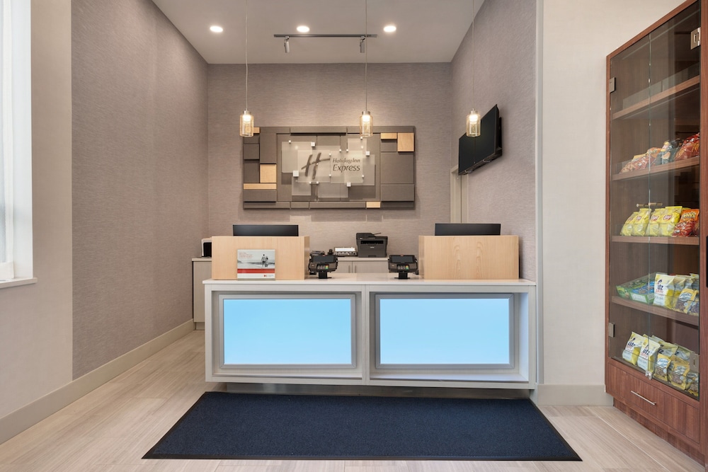 holiday inn express jamaica jfk airtrain nyc