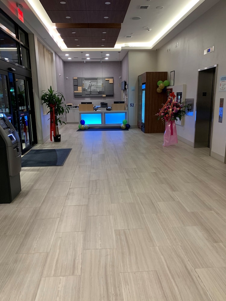 holiday inn express jamaica jfk airtrain nyc