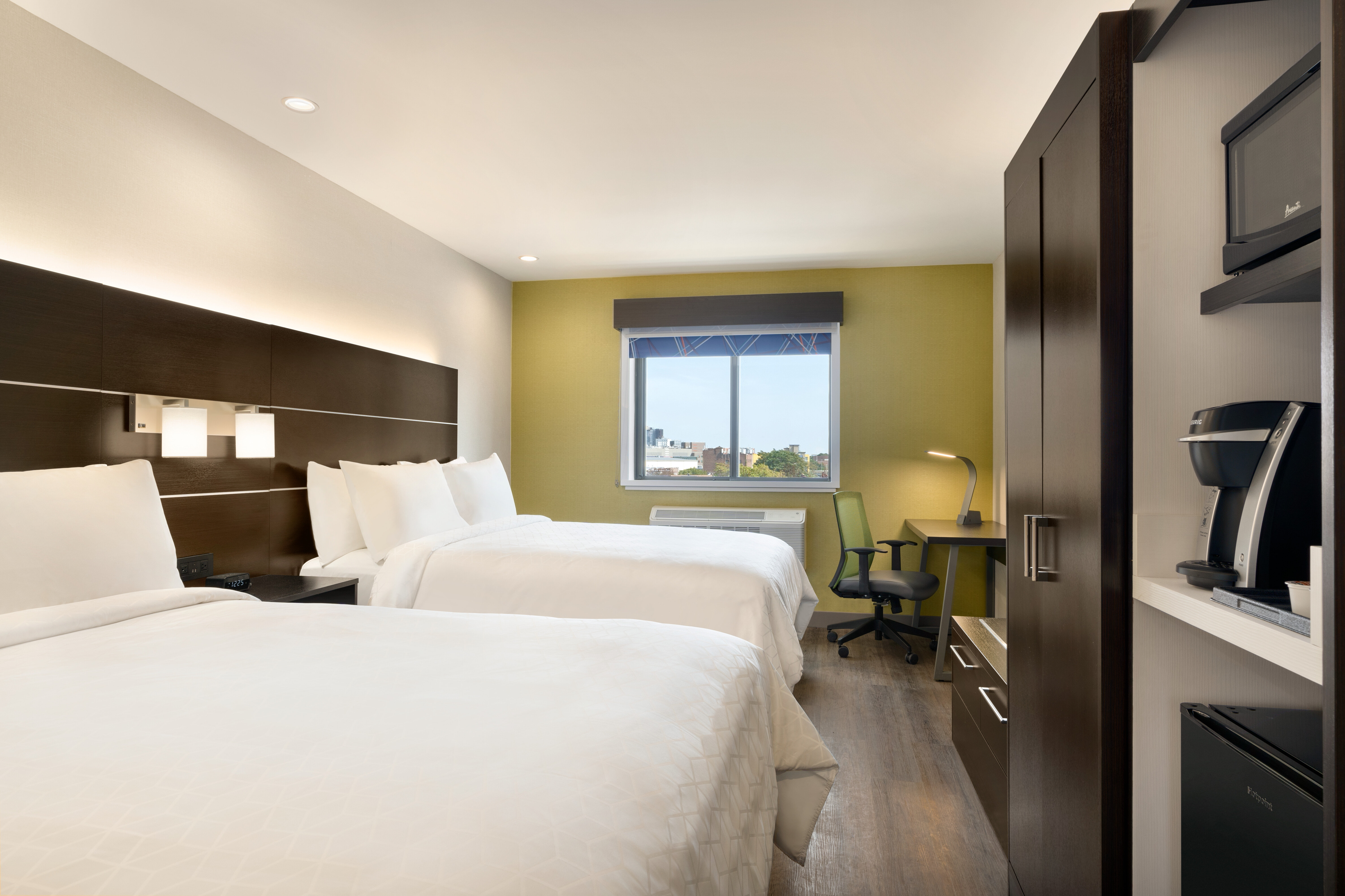 holiday inn express jamaica jfk airtrain nyc