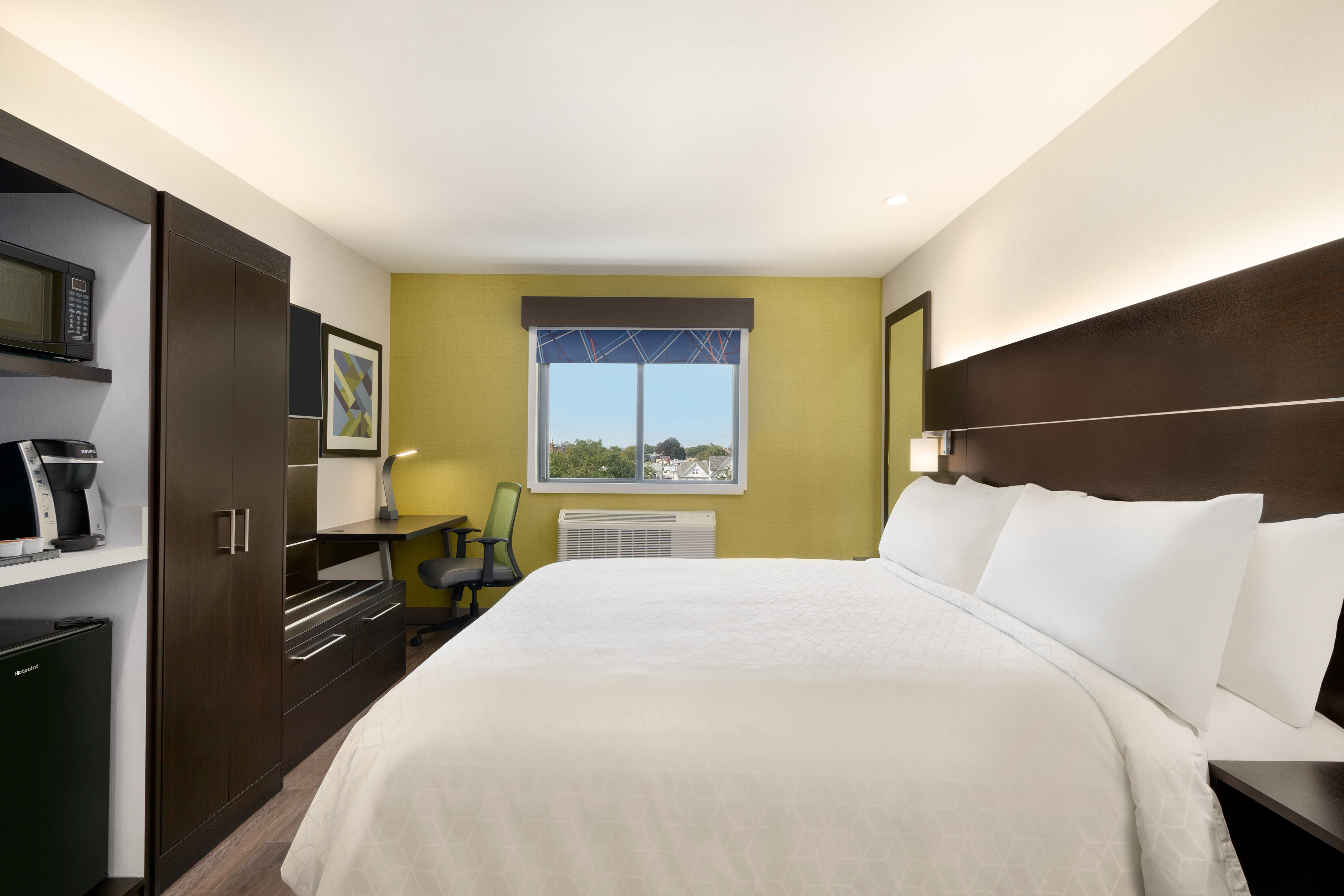 holiday inn express jamaica jfk airtrain nyc