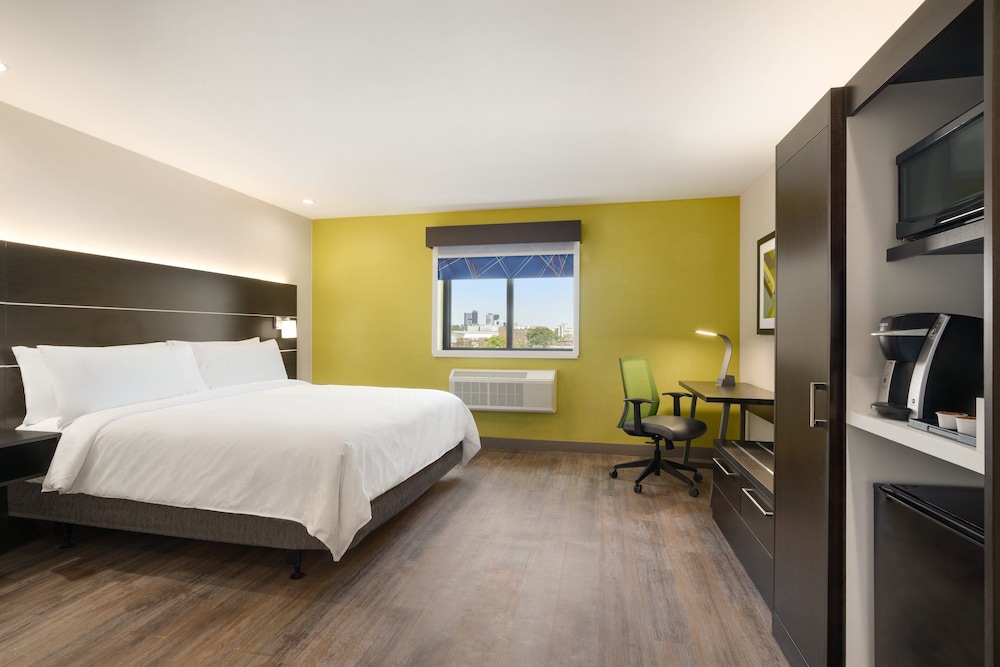 holiday inn express jamaica jfk airtrain nyc