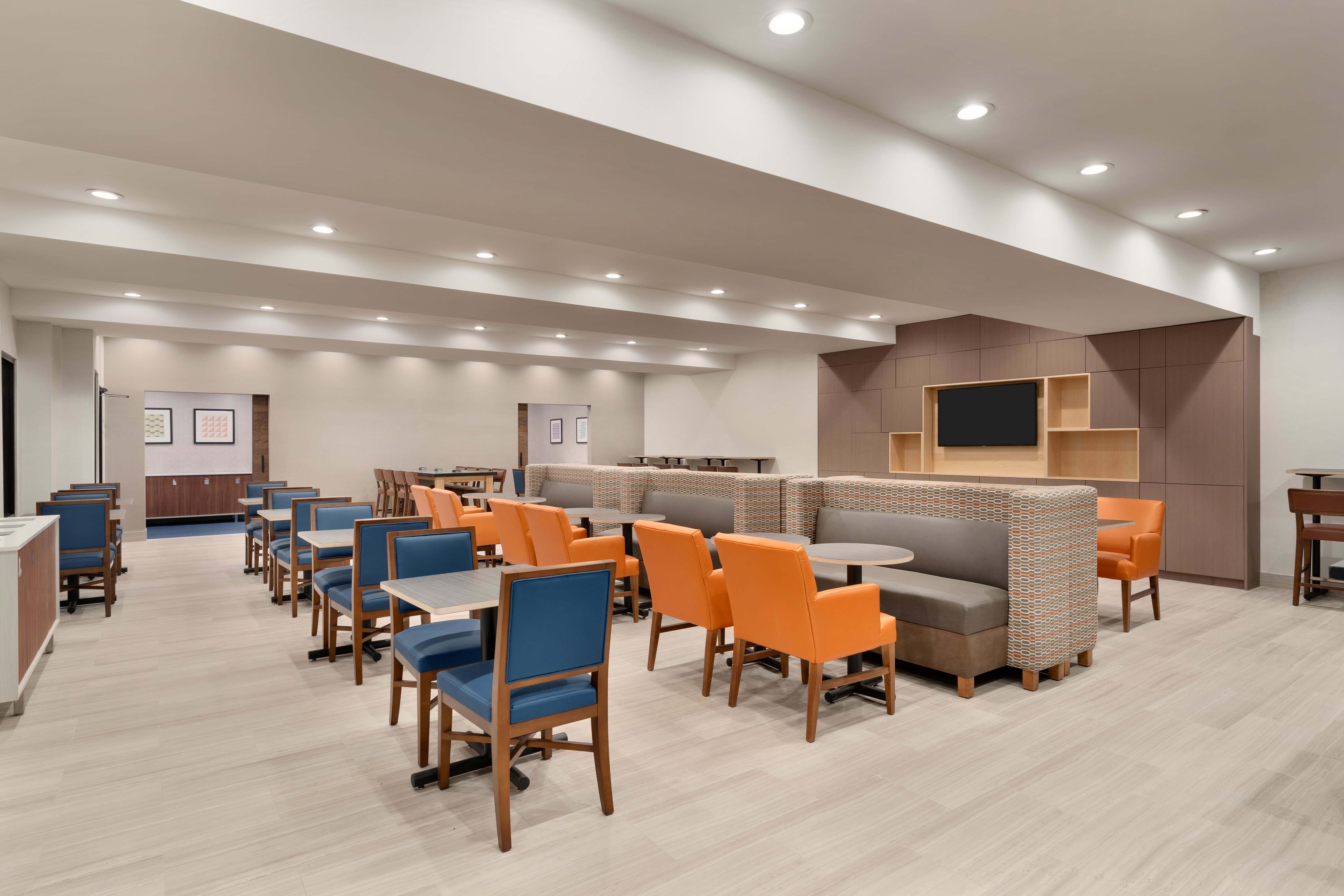 holiday inn express jamaica jfk airtrain nyc