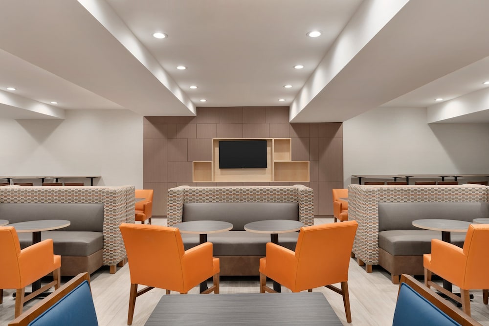 holiday inn express jamaica jfk airtrain nyc