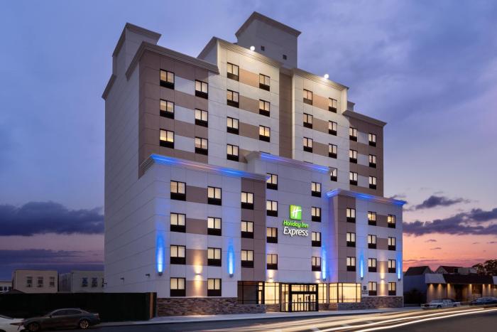 holiday inn express jamaica jfk airtrain nyc