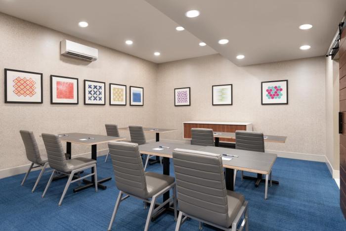 holiday inn express jamaica jfk airtrain nyc