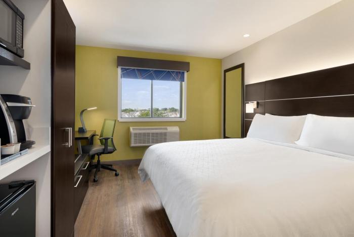 holiday inn express jamaica jfk airtrain nyc