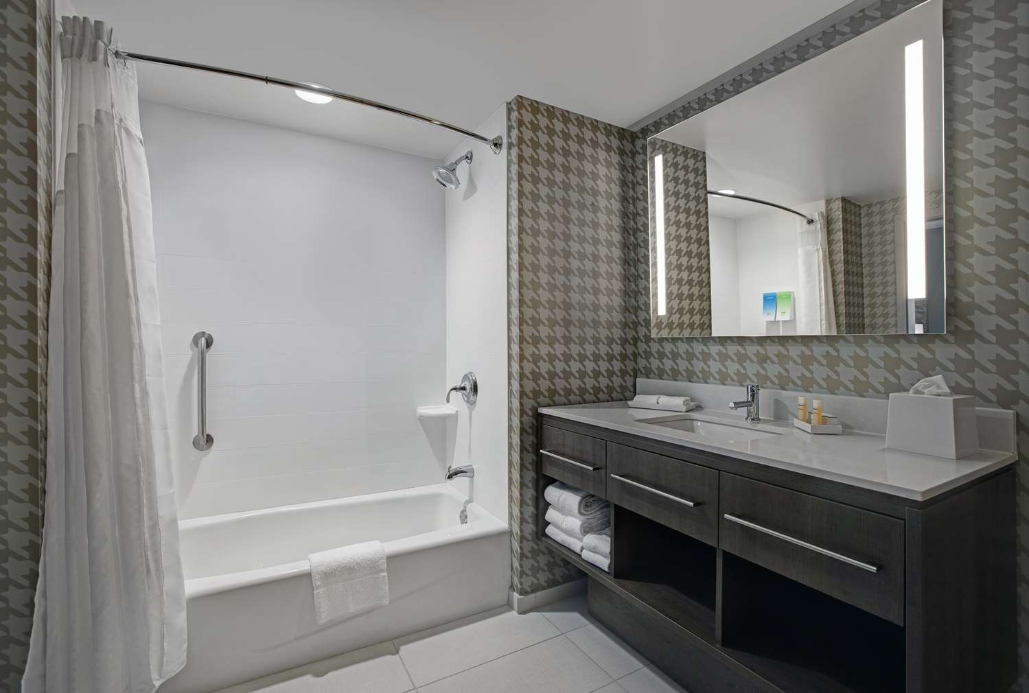 home2 suites by hilton milwaukee downtown