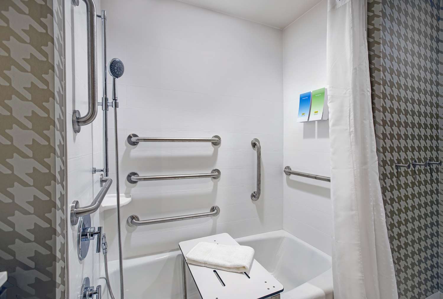 home2 suites by hilton milwaukee downtown