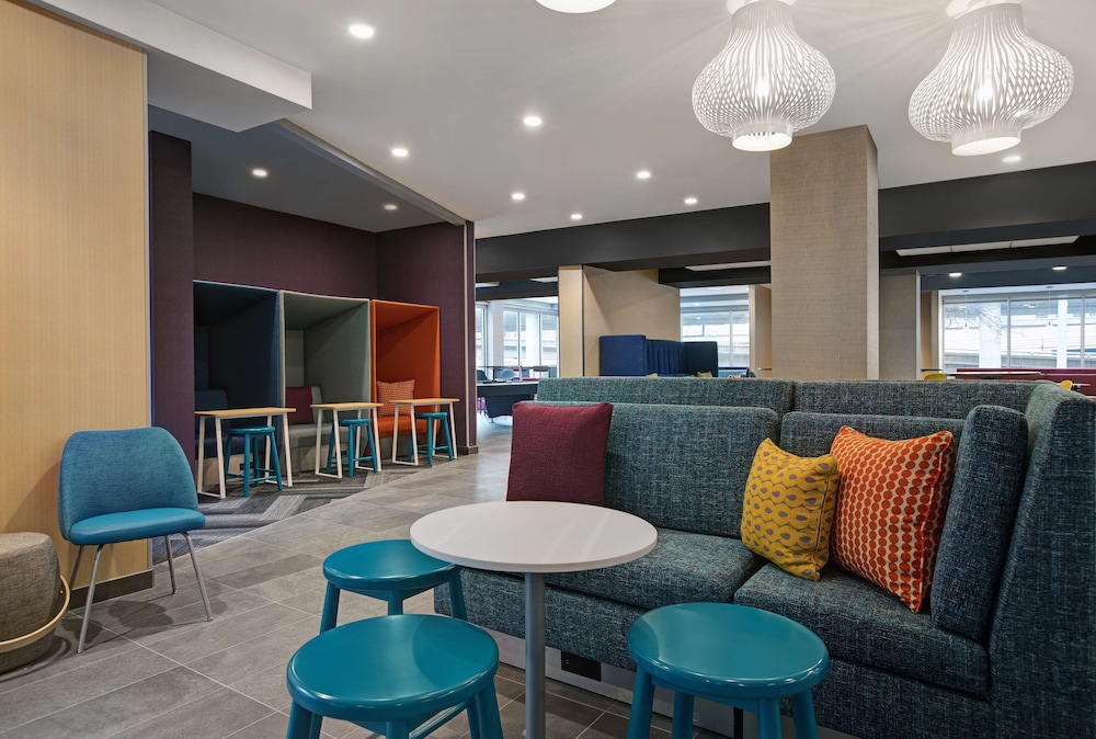 home2 suites by hilton milwaukee downtown
