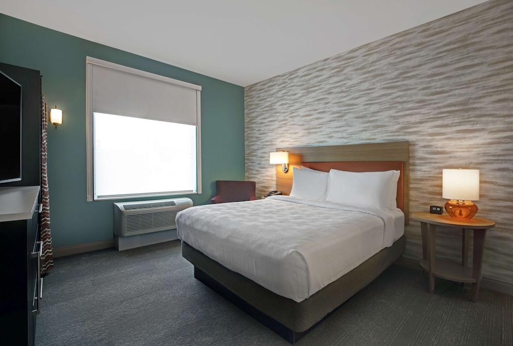 home2 suites by hilton milwaukee downtown