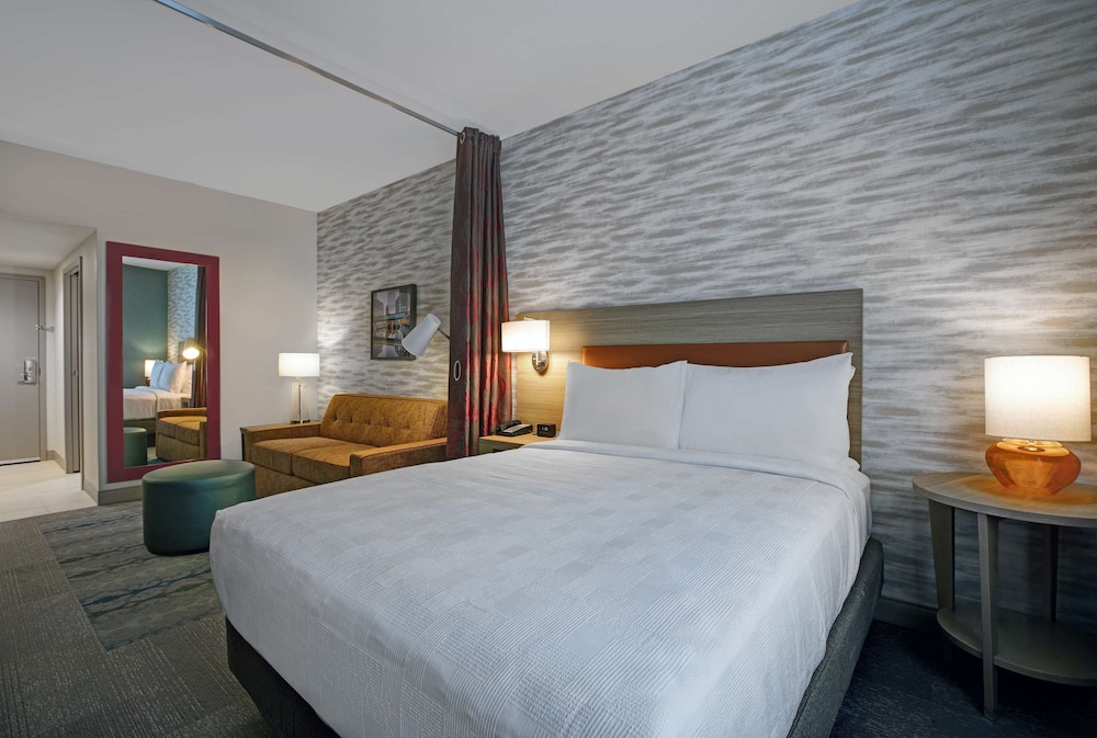 home2 suites by hilton milwaukee downtown