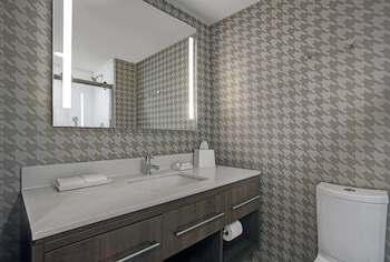 home2 suites by hilton milwaukee downtown