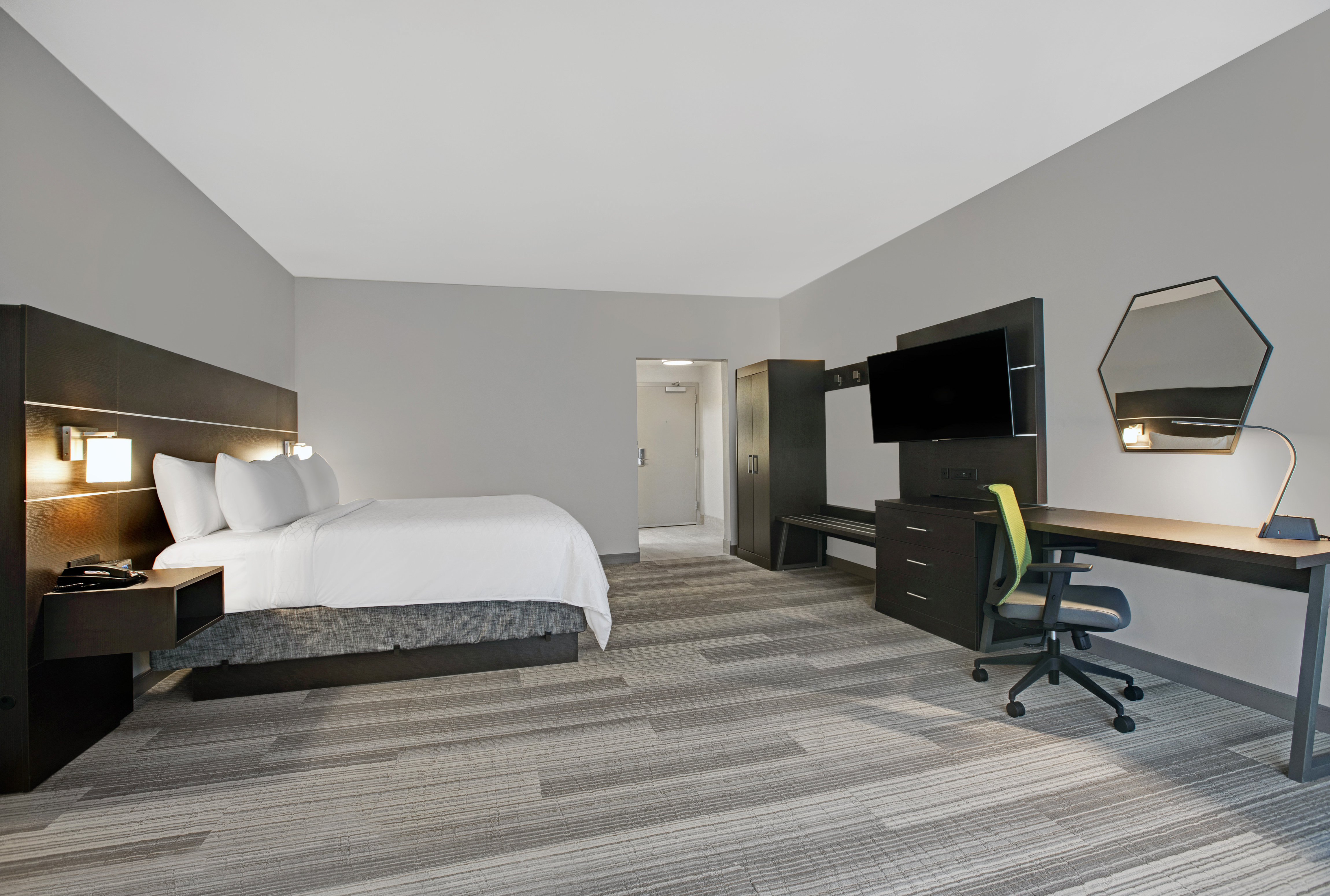 holiday inn express milwaukee downtown an ihg hotel