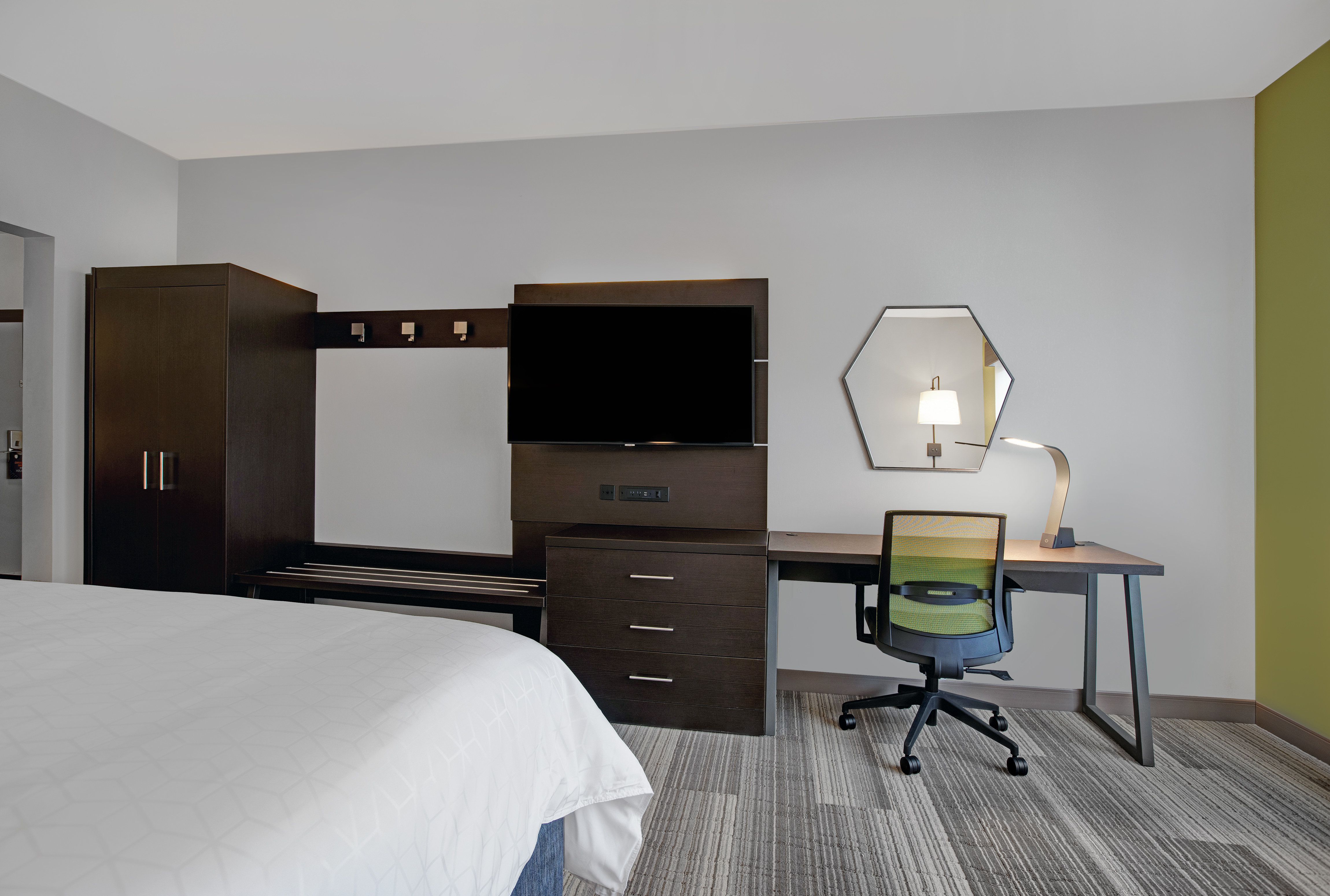 holiday inn express milwaukee downtown an ihg hotel