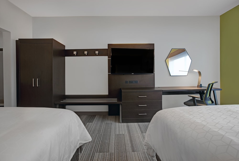 holiday inn express milwaukee downtown an ihg hotel