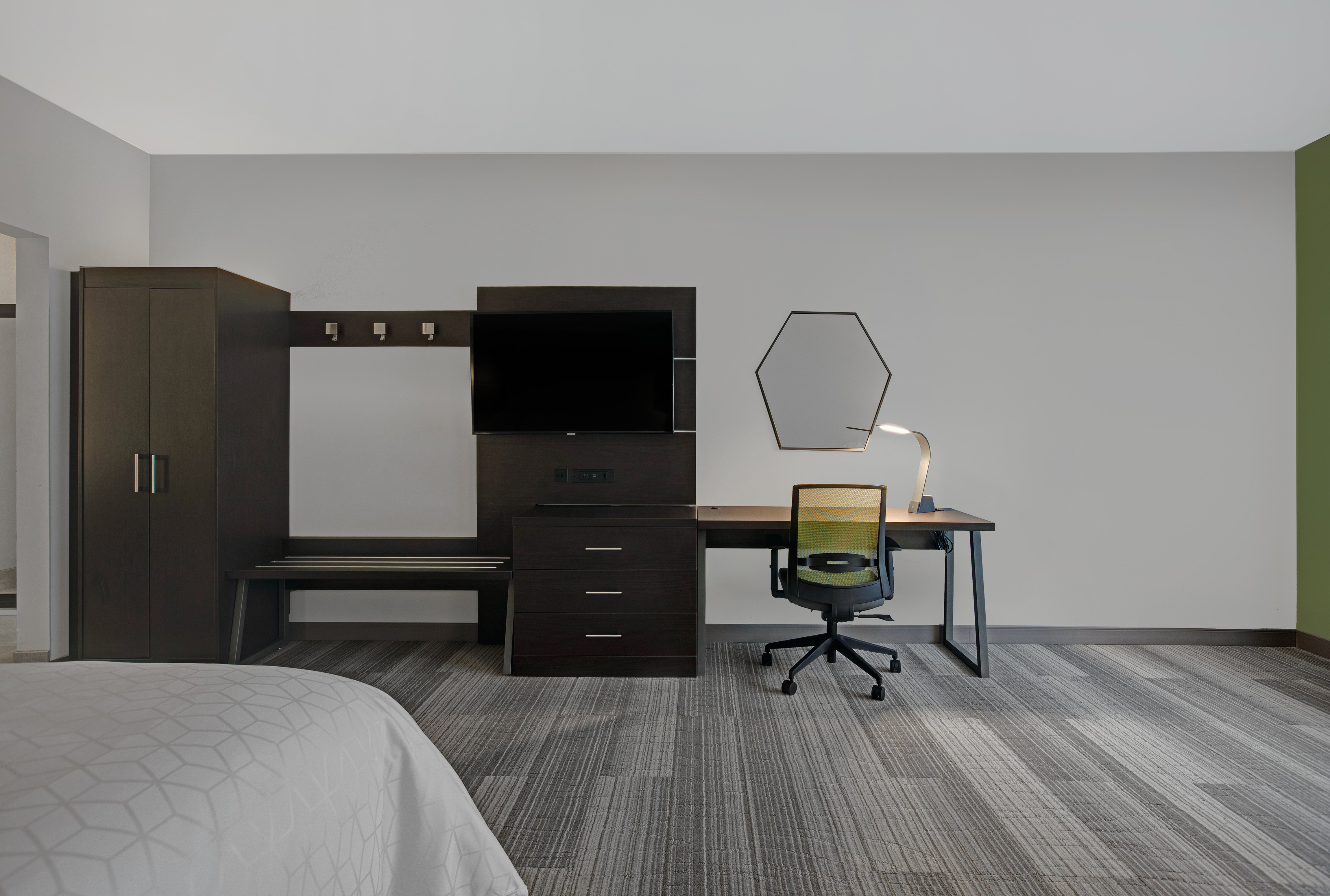 holiday inn express milwaukee downtown an ihg hotel