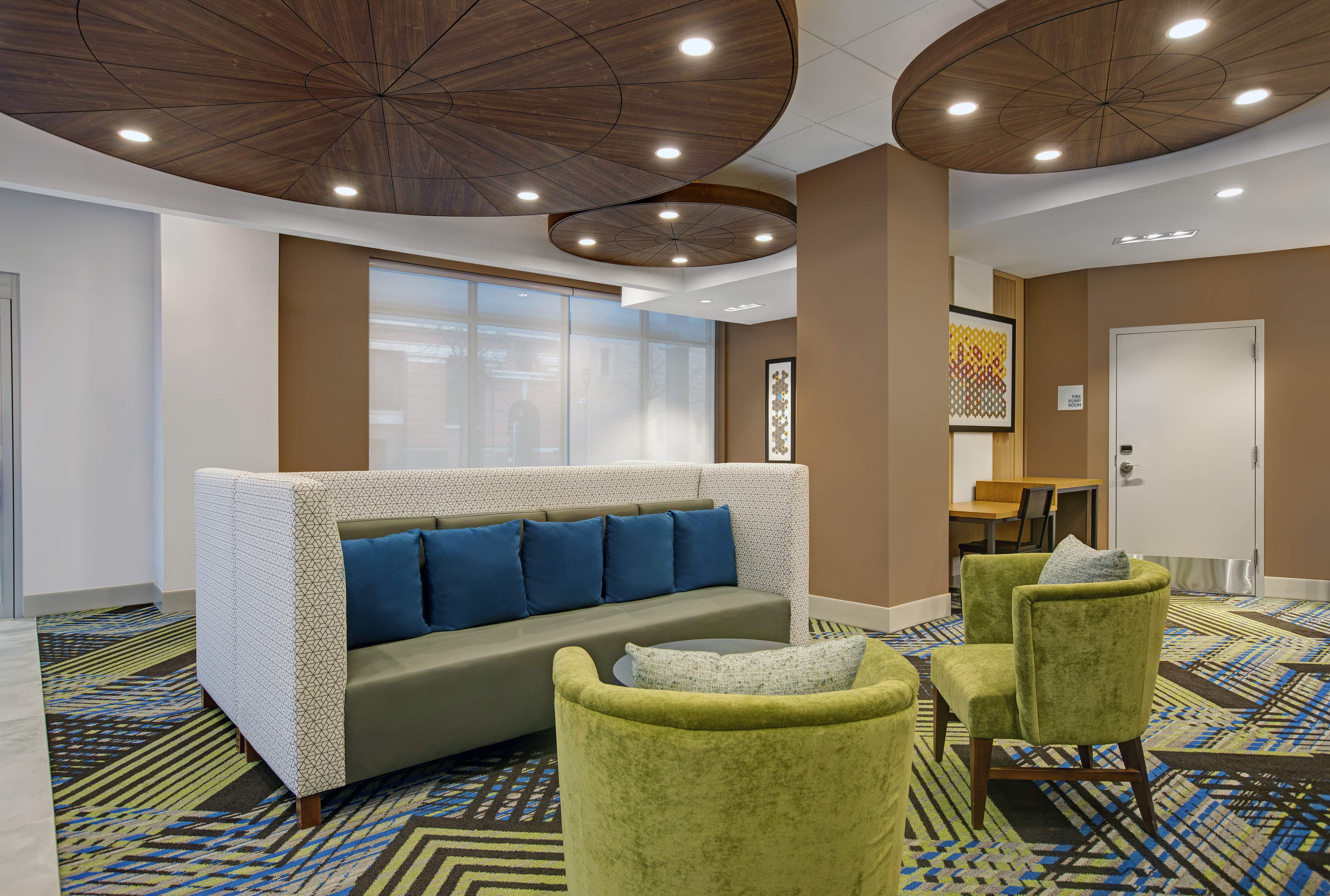 holiday inn express milwaukee downtown an ihg hotel