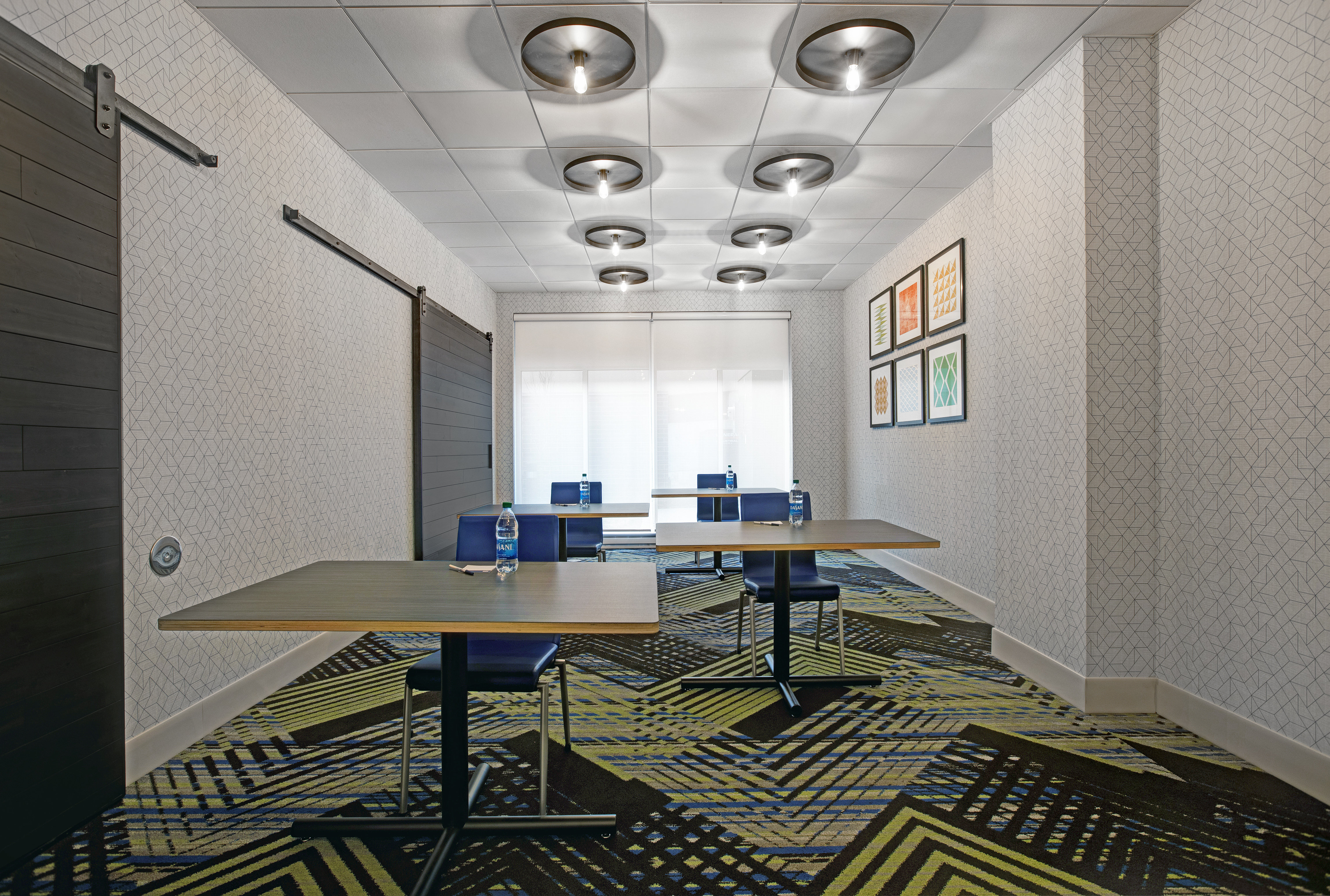 holiday inn express milwaukee downtown an ihg hotel