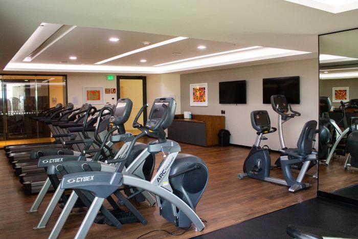 holiday inn and suites puerto vallarta marina and golf
