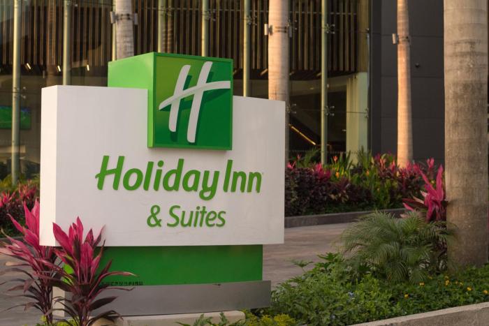 holiday inn and suites puerto vallarta marina and golf