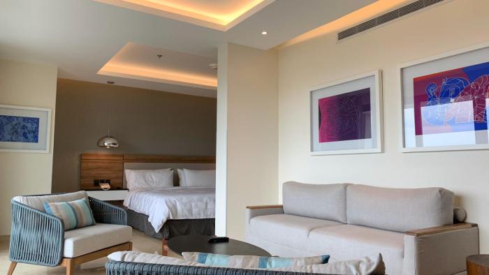 holiday inn and suites puerto vallarta marina and golf