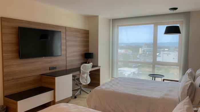 holiday inn and suites puerto vallarta marina and golf