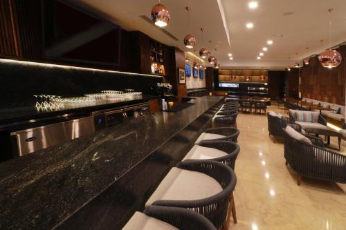 holiday inn and suites puerto vallarta marina and golf