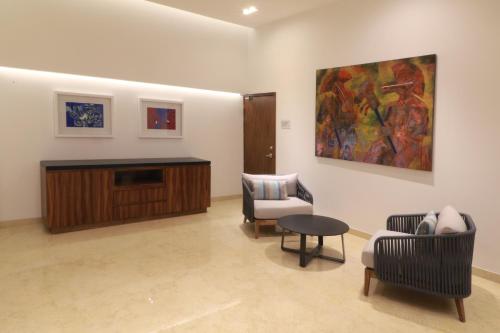 holiday inn and suites puerto vallarta marina and golf