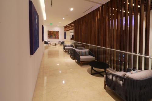 holiday inn and suites puerto vallarta marina and golf