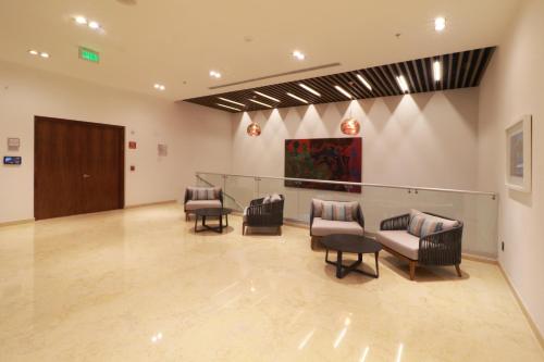 holiday inn and suites puerto vallarta marina and golf