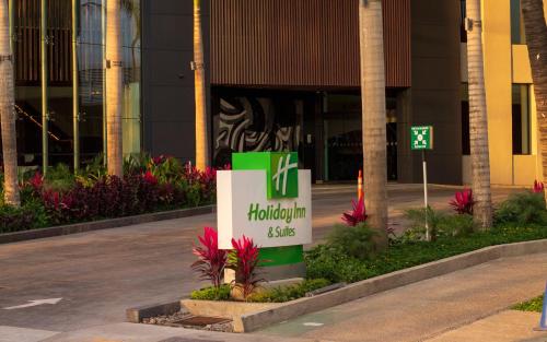 holiday inn and suites puerto vallarta marina and golf