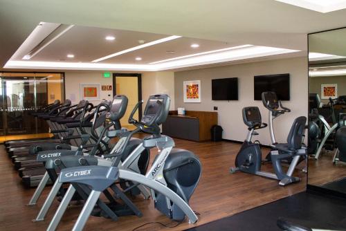 holiday inn and suites puerto vallarta marina and golf