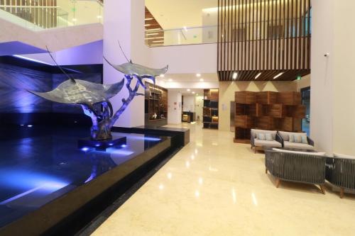holiday inn and suites puerto vallarta marina and golf