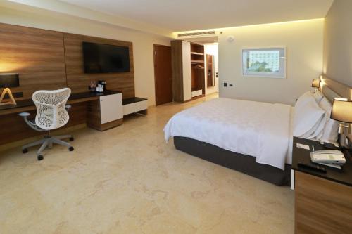 holiday inn and suites puerto vallarta marina and golf