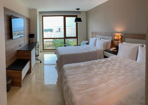holiday inn and suites puerto vallarta marina and golf