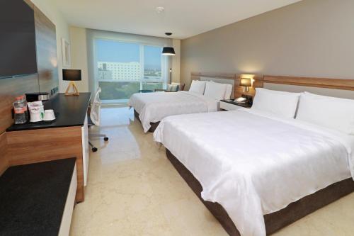 holiday inn and suites puerto vallarta marina and golf