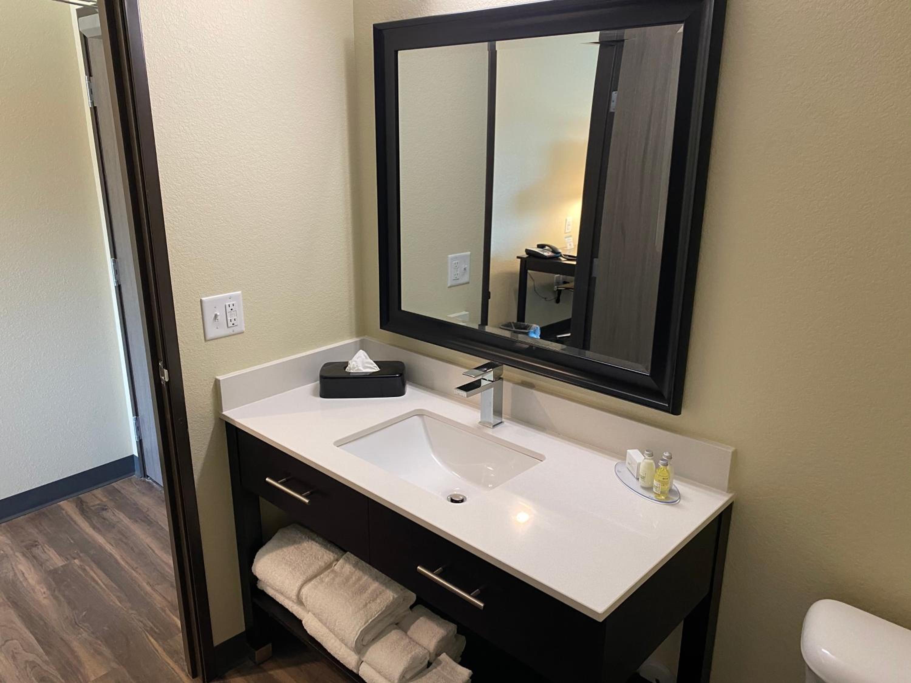 cobblestone inn and suites forest city