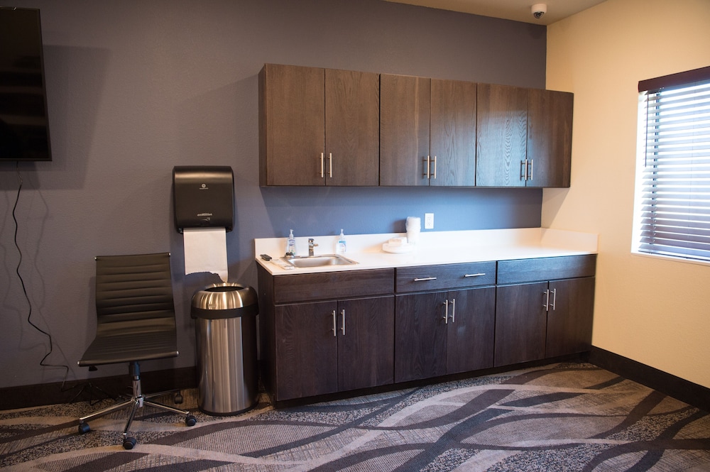 cobblestone inn and suites forest city