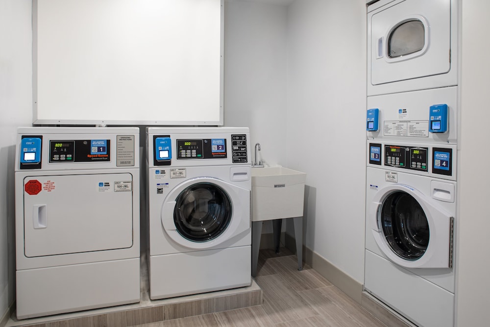 holiday inn express and suites woodside queens nyc