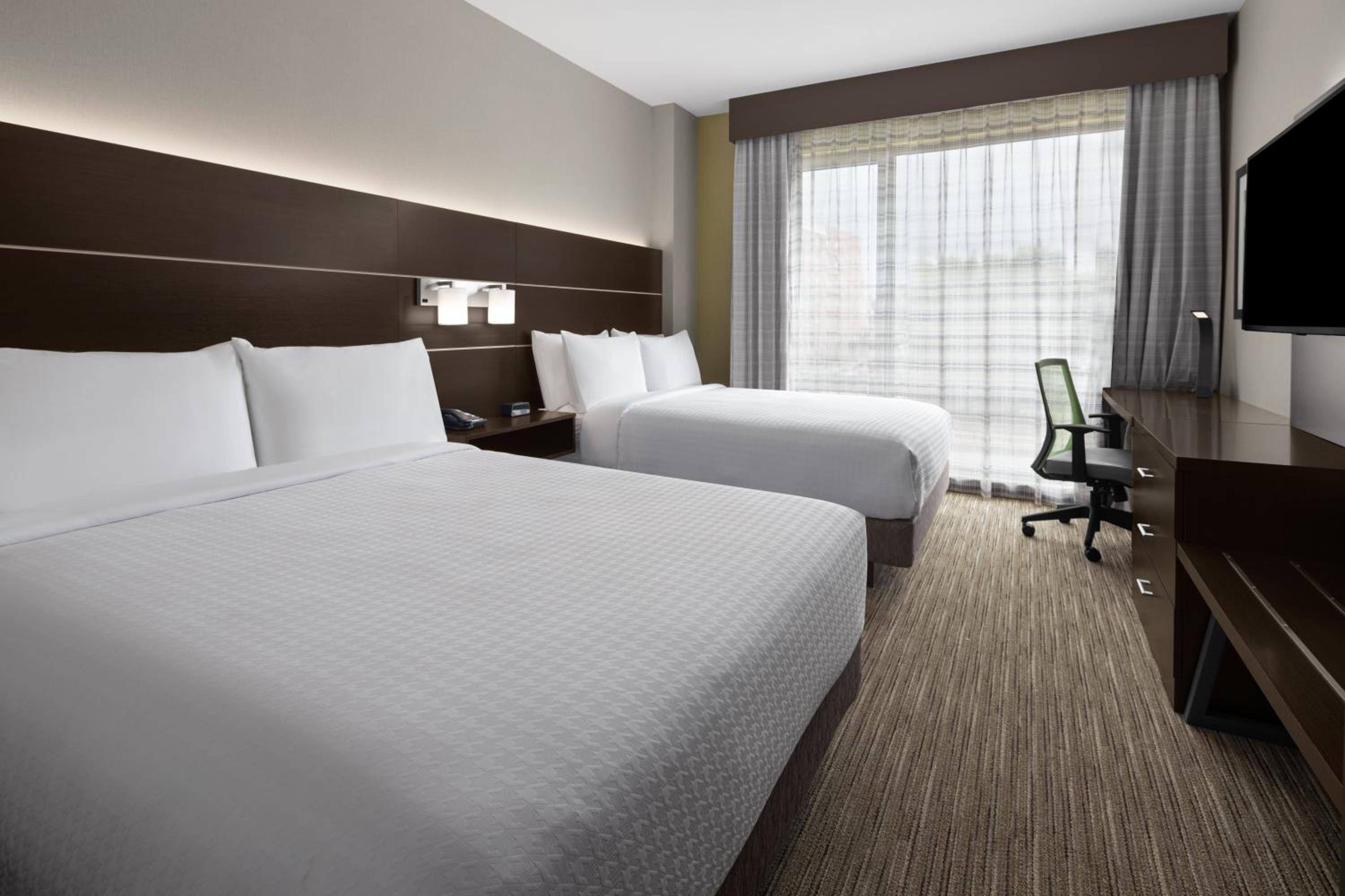 holiday inn express and suites woodside queens nyc
