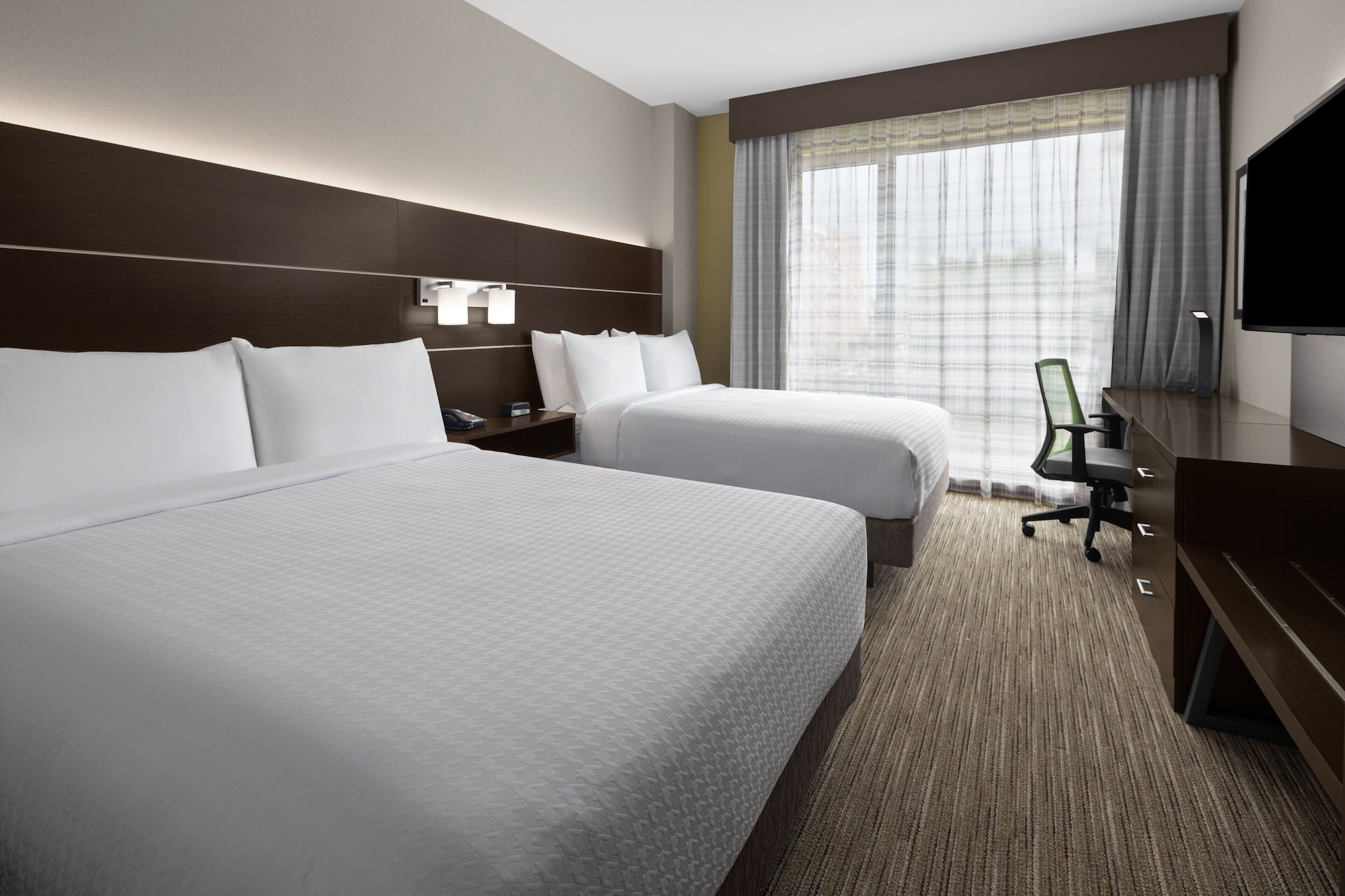 holiday inn express and suites woodside queens nyc