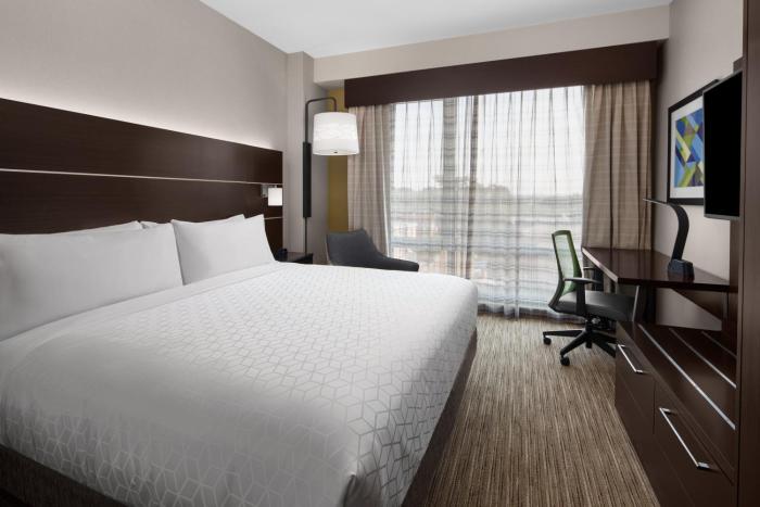 holiday inn express and suites woodside queens nyc